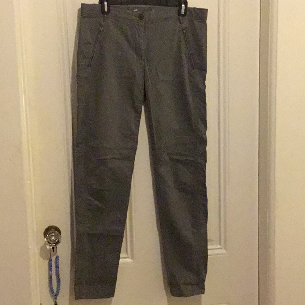 Gap “Super Skinny” khackis in gray